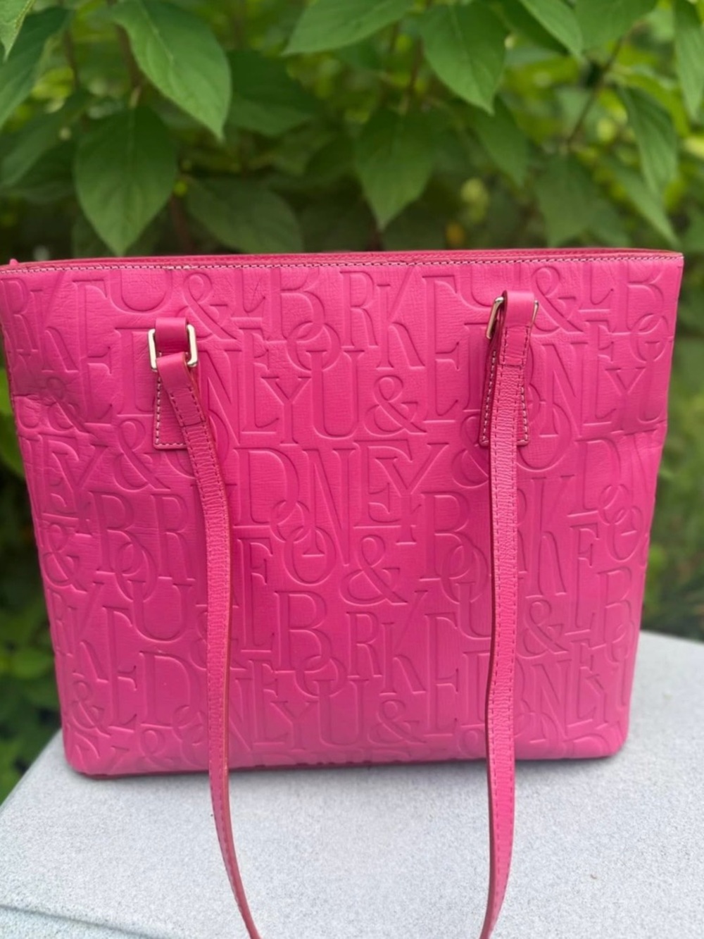 Dooney & Bourke Retro Embossed Tote in excellent condition - Picture 2 of 4